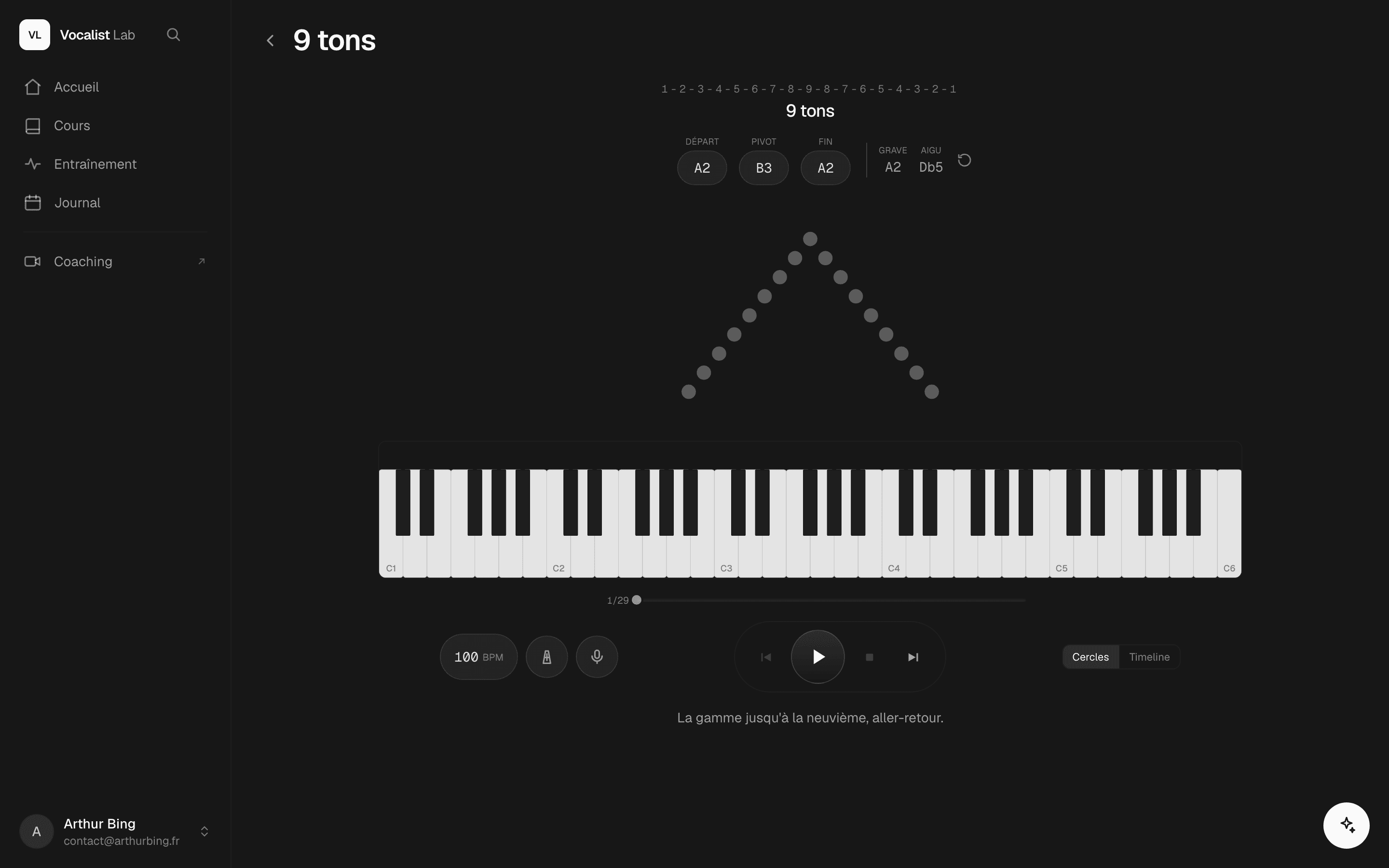 Le player de vocalises : le motif en cercles au-dessus d'un piano, avec départ, pivot et tempo réglables